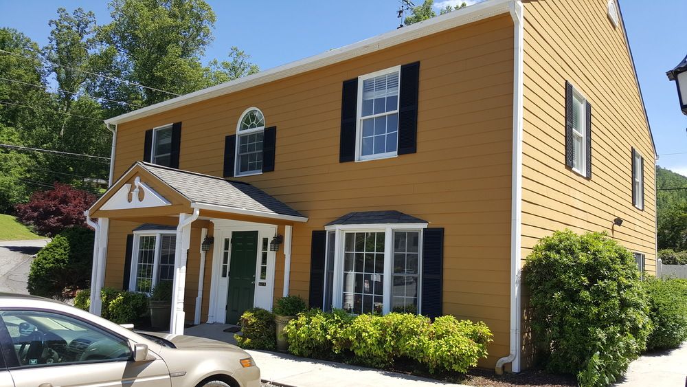 Colonial Square properties: Colonial Square, Sylva, NC 28779